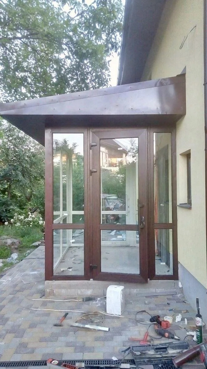 Холодное остекление веранды частного дома