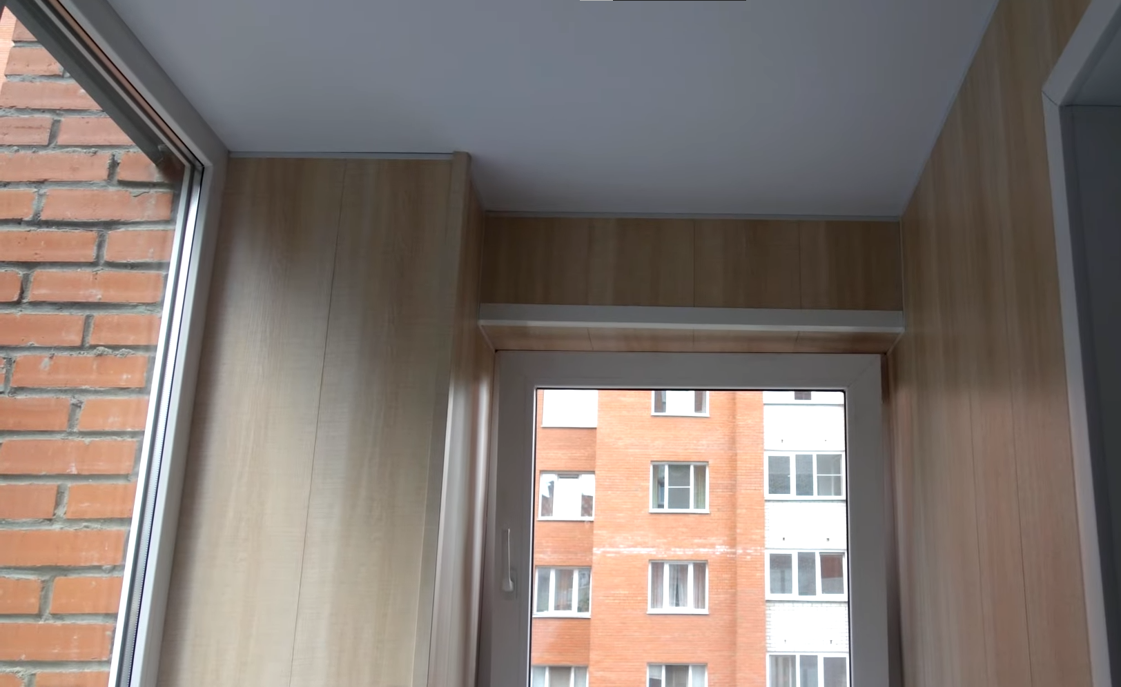 Остекление и отделка лоджии